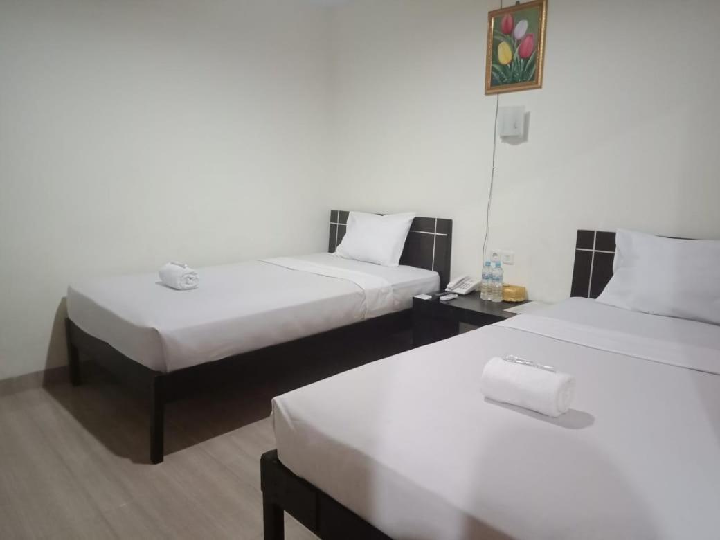Hotel Meganita Mamuju エクステリア 写真