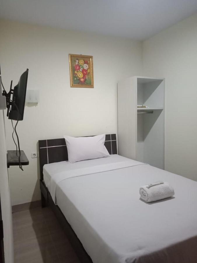 Hotel Meganita Mamuju エクステリア 写真